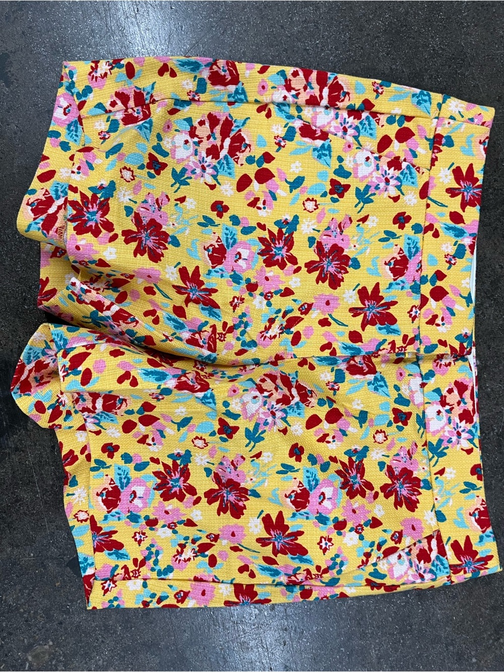 j CrewWomen’s Yellow Floral Summer Shorts Size 2 - Picture 4 of 6